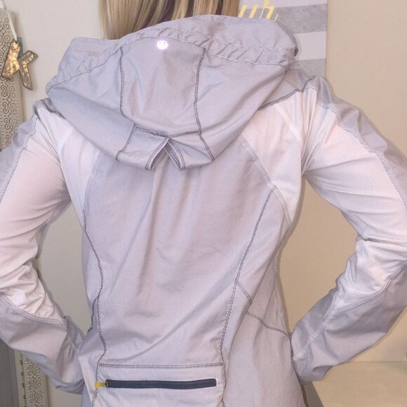 RARE Lululemon Run Leader Of The Track 1/2 Zip Pullover Jacket White/Gray Size 6 - Picture 6 of 7
